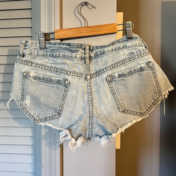Billabong - Laneway Denim Distressed Short shorts - Aztec Print - Cuttof… - Picture 3 of 8